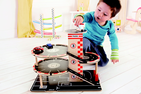 Hape Drevená parkovacie veža