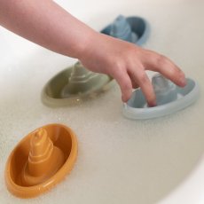 0014265 little dutch stackable bath boats blue sailors bay 3 1000